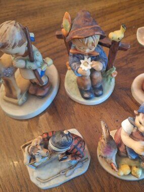 4 Vintage HUMMELS 1 Norman Rockwell in excellent condition